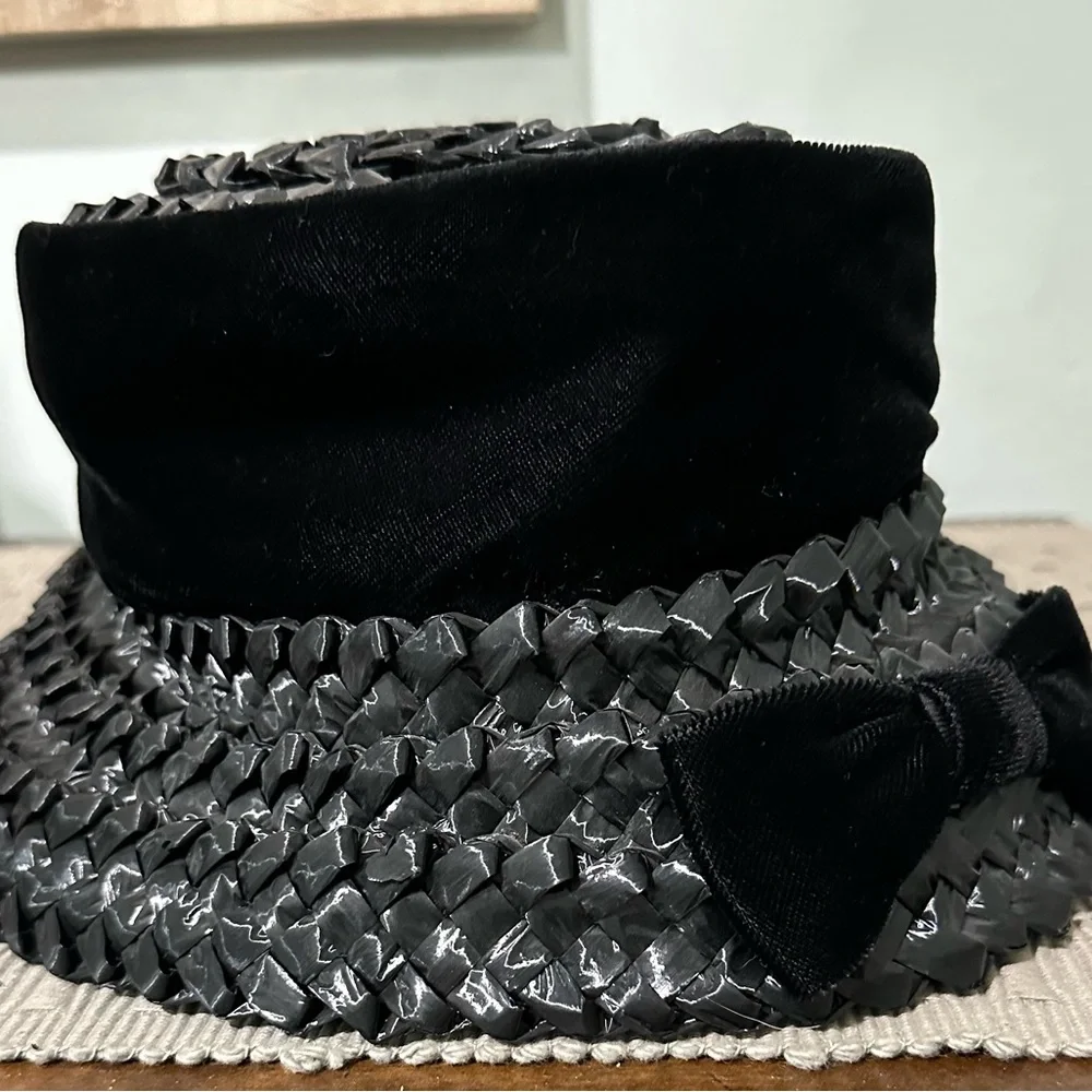 Vintage 1950s Black Tilt Hat Velvet Bow Union Made Cocktail Church Hat - Picture 10 of 12